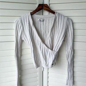 hollister cross over white sweater size s